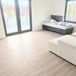 Apartment 26k, Luxus *