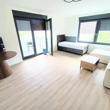 Apartment 26k, Luxus